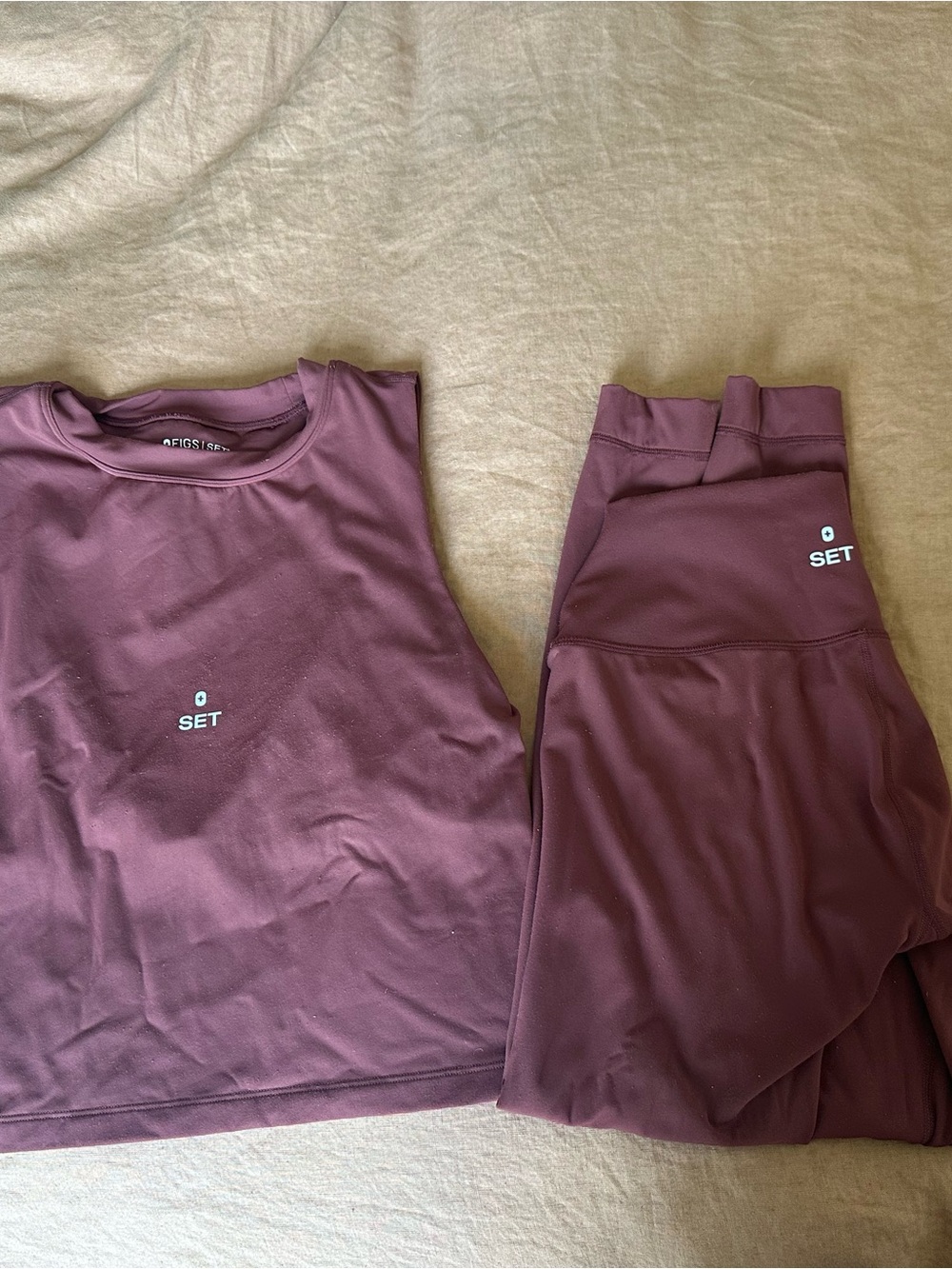 SET Active Crop Top & Leggings Set collab with Figs